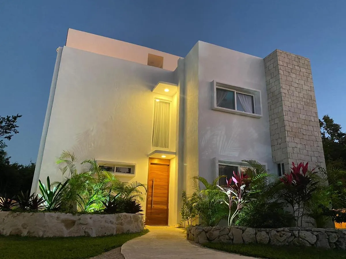 Casa de Férias Amazing Villa Inside Tulum Country Club Akumal