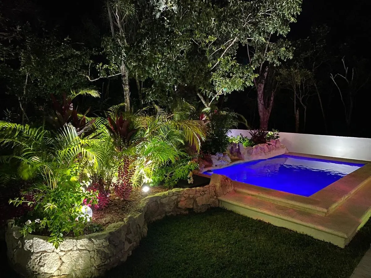 Amazing Villa Inside Tulum Country Club Akumal Semesterbostad